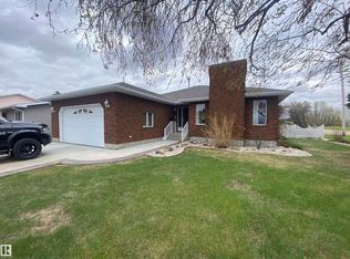 5413 47th Ave, Vegreville, AB T9C 1N4