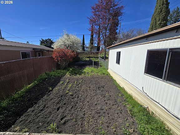5th image of 101 NE Darrell Ave