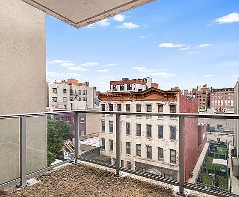 4th image of 330 E 109th St APT 4D