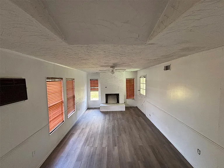 612 Winding Way St — Photo 10