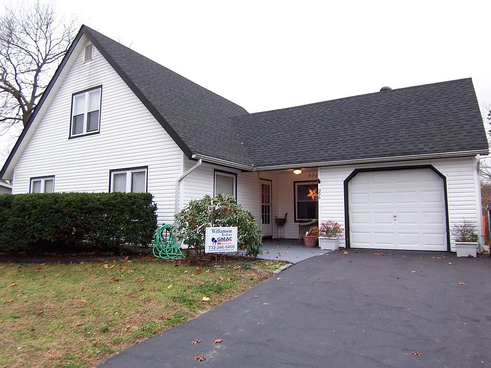 1st image of 996 Vaughn Ave