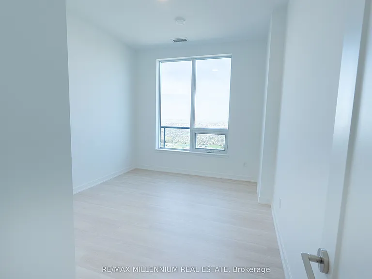 5105 Hurontario St #Penthouse 2 — Photo 13