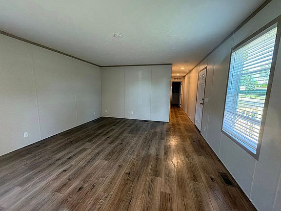 4th image of 436 Selkirk Dr