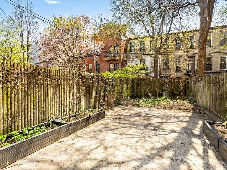 418 Halsey St #2 — Photo 8