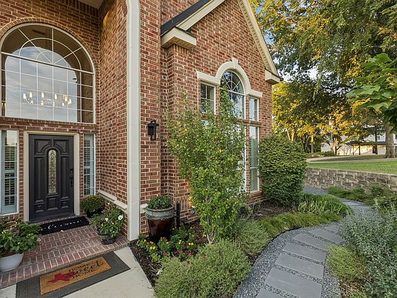 3rd image of 2647 Creekwood Dr