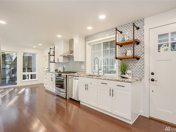 4th image of 3028 169th Ave NE