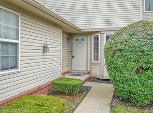1236 University Dr, Pontiac, MI 48342