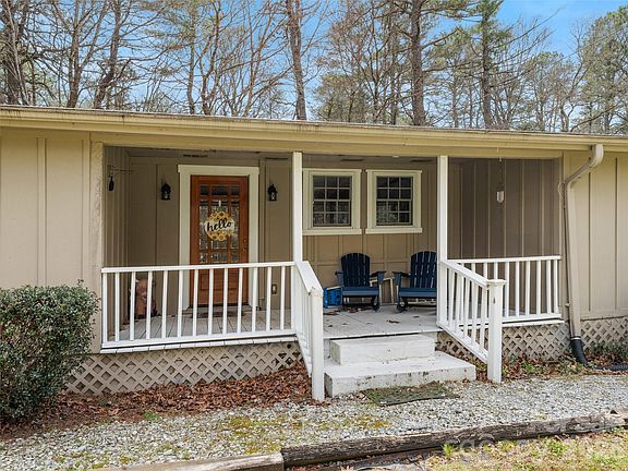 4th image of 18 Holly Springs Dr