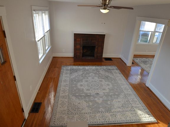 3rd image of 2846 Norwood Ave