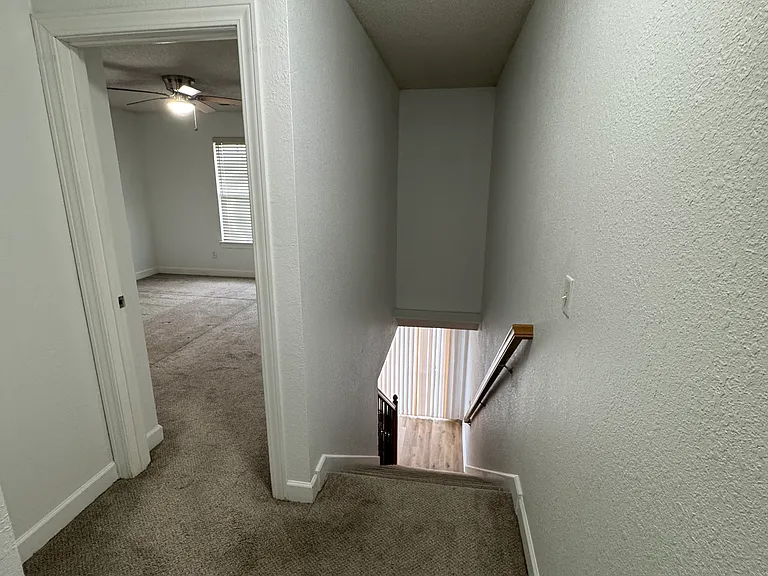 820 SW Peach Tree Ln — Photo 24