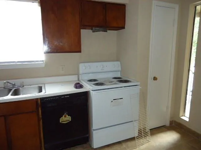 2 bed, 2.0 bath, 1140 sqft, $1,100 — Photo 4