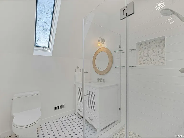 25 Miami Ave — Photo 17