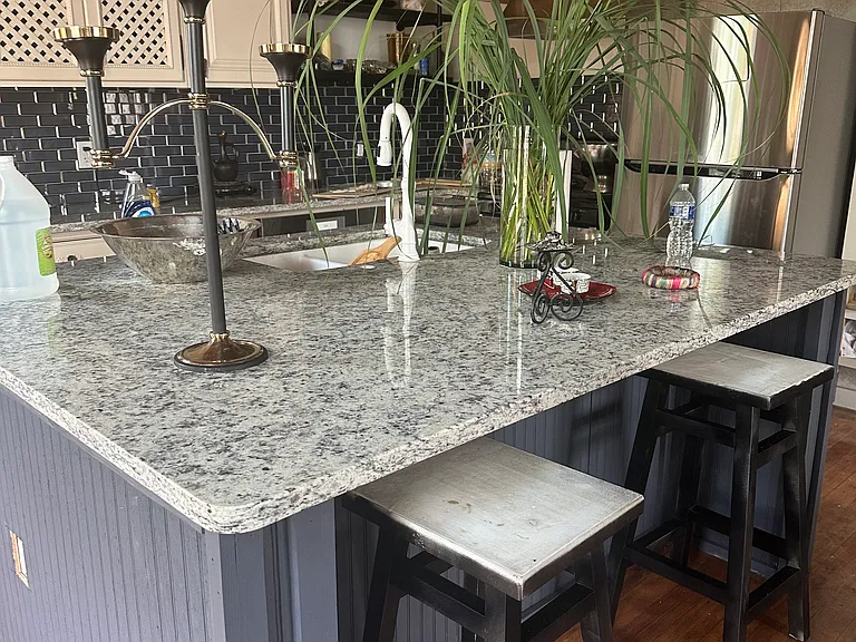 814 W Avenue H — Photo 1
