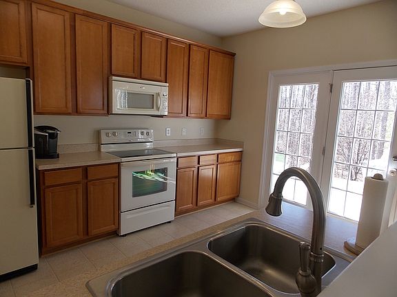 5th image of 3611 Throughbrook Ct