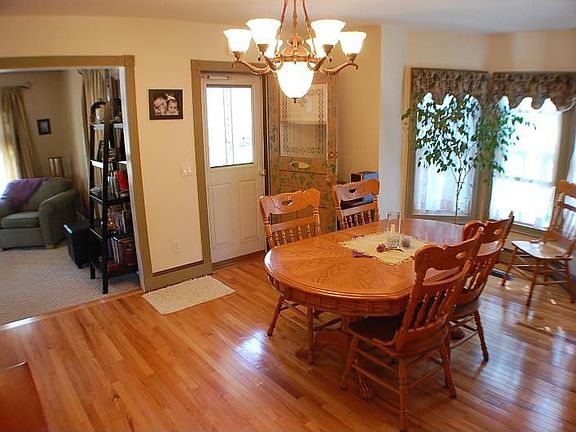 5th image of 34 Hibbard Ave