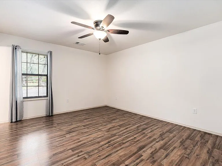 408 Breezing Ln — Photo 21