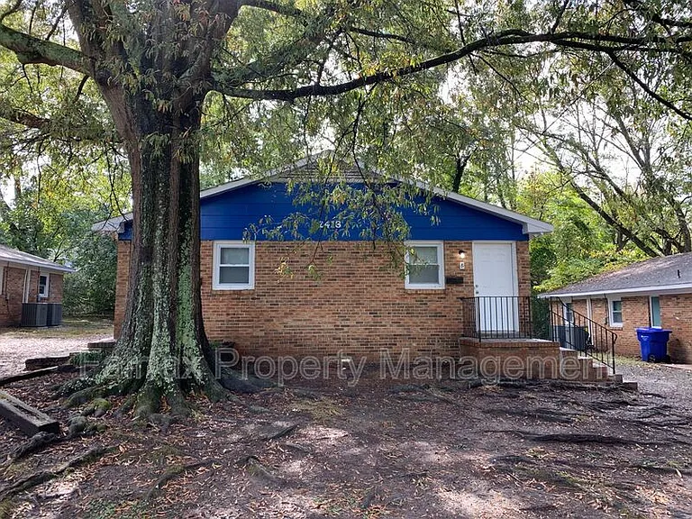 2418 Owen St #A — Photo 25