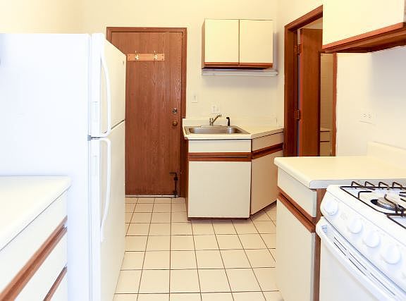 2nd image of 817A W Cornelia Ave APT 306
