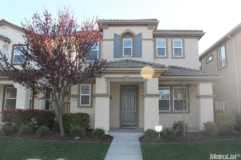 3231 Paumanok Way photo 1