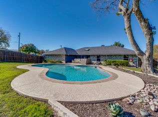 2002 Westmoreland Rd, Oak Leaf, TX 75154