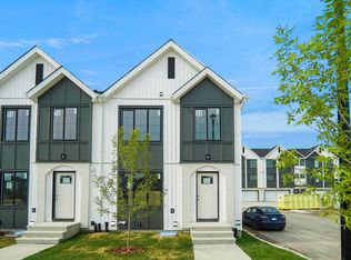 150 Cashman Cres #166, Edmonton, AB T6W2P6
