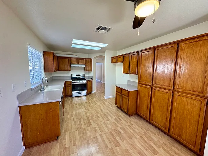 9101 Redwater Dr — Photo 4