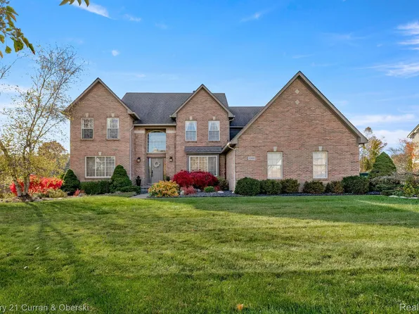 23488 Kirby Dr, Brownstown, MI 48134