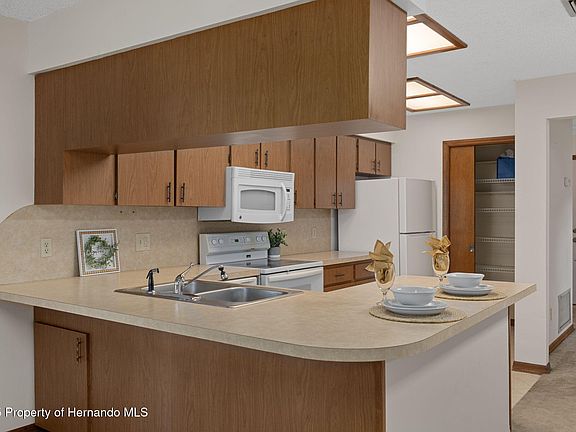 4th image of 24091 Martin Dr