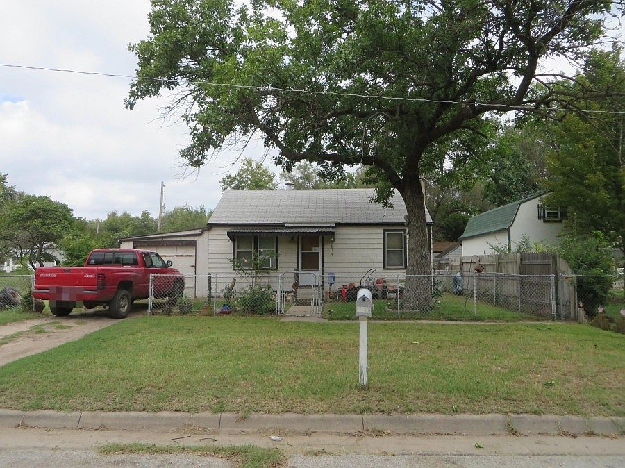 1st image of 1128 E Avenue C