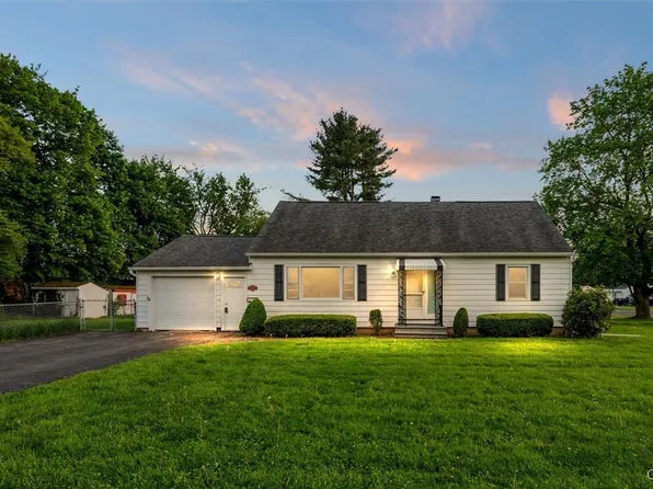 514 Locust Dr, Utica, NY 13502