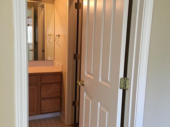 Master bath picture 2