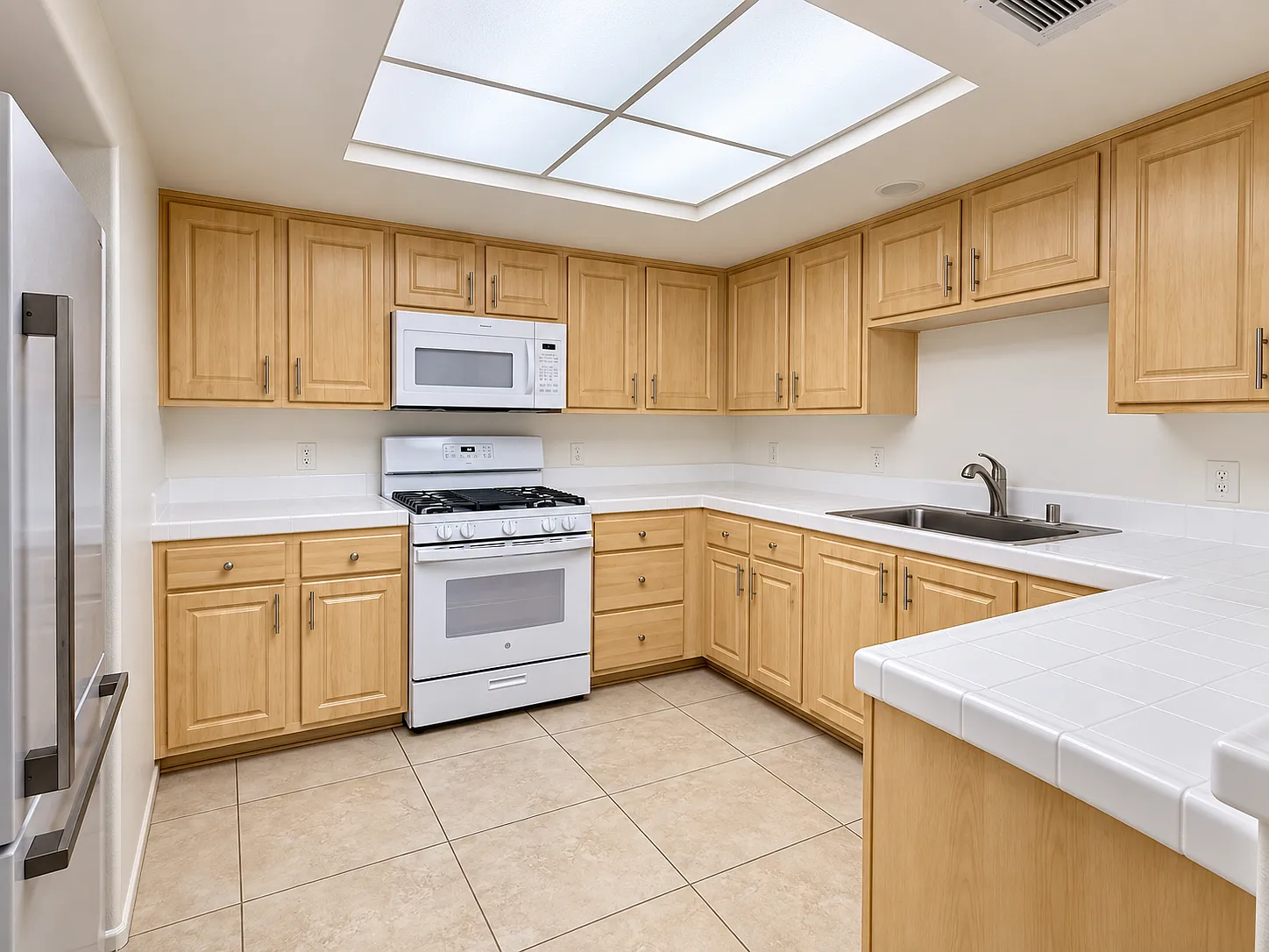 3 bed, 2.5 bath, 1224 sqft, $2,395 — Photo 4