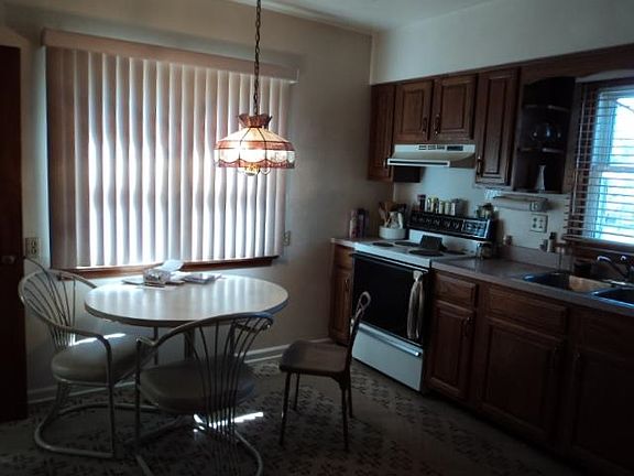 4th image of 5101 E Hines St