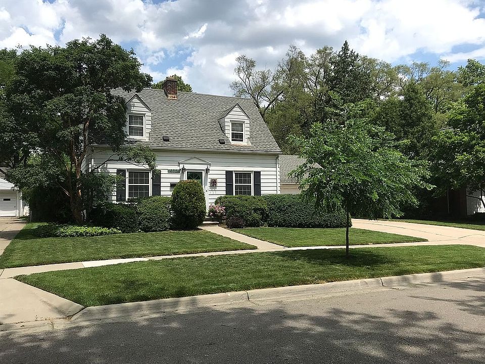 2nd image of 10724 Elgin Ave