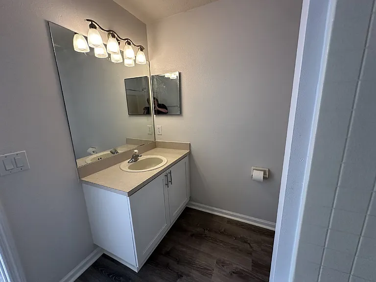 910 Luminary Cir — Photo 28