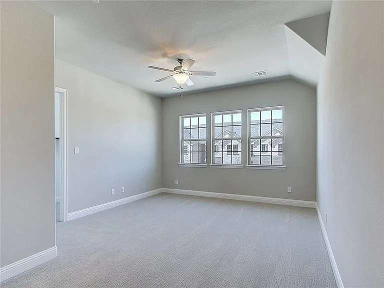 5518 Liberty Dr — Photo 9