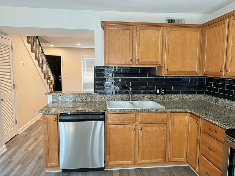 724 Due West Ave N #I — Photo 12