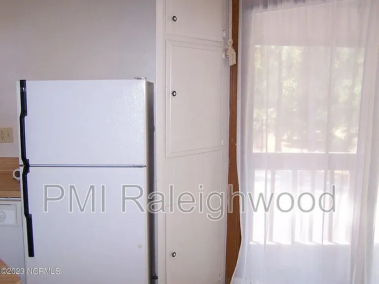 220 Foxkroft Dr — Photo 7