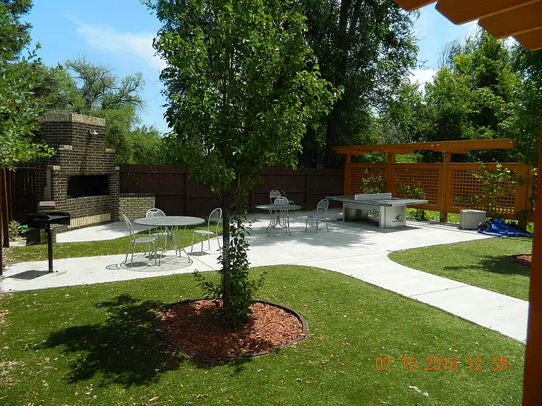 Larimar Apartments — Photo 4