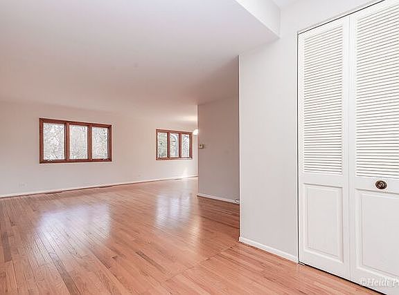 4th image of 28W064 Hillview Dr