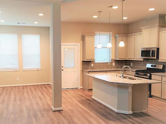 3rd image of 2522 Manor Valley Ct