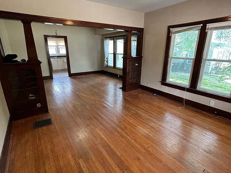 709 E Main St — Photo 15