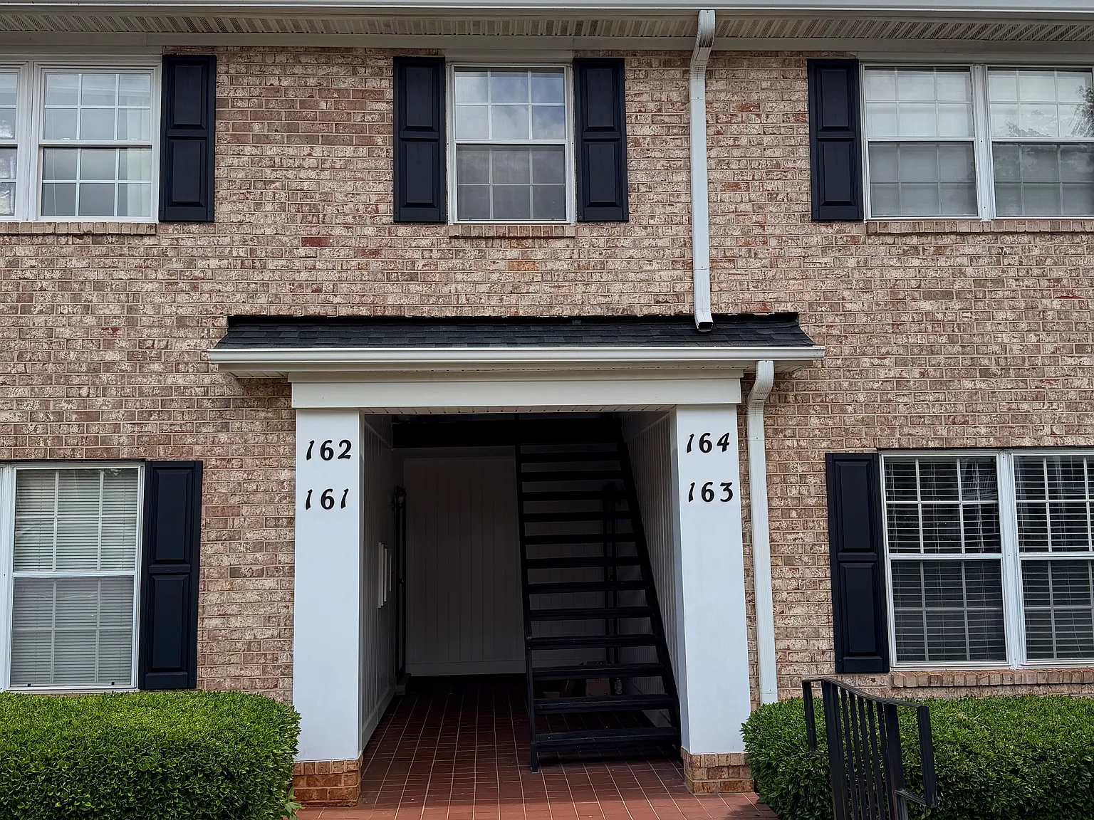 1 bed, 870 sqft, $1,350 — Photo 1