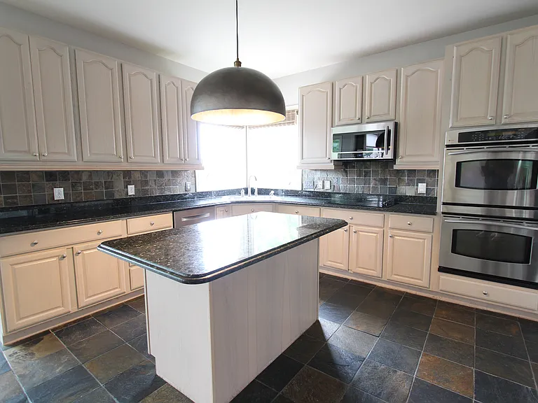 18547 Clairmont Cir E — Photo 21
