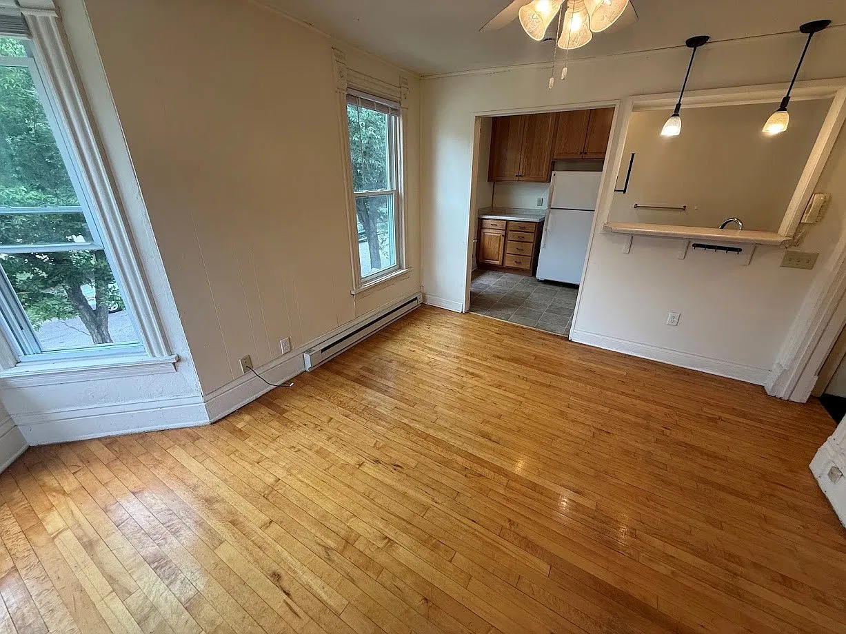3 bed, 1145 sqft, $2,419 — Photo 4