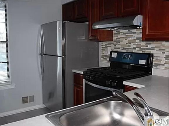 2nd image of 103 Woodbridge Commons Way