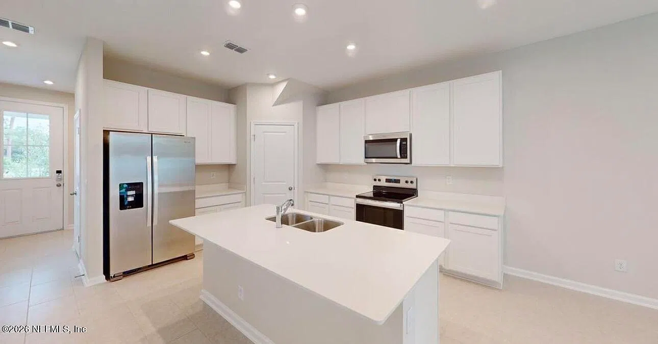 3 bed, 2.5 bath, 1615 sqft, $2,100 — Photo 1