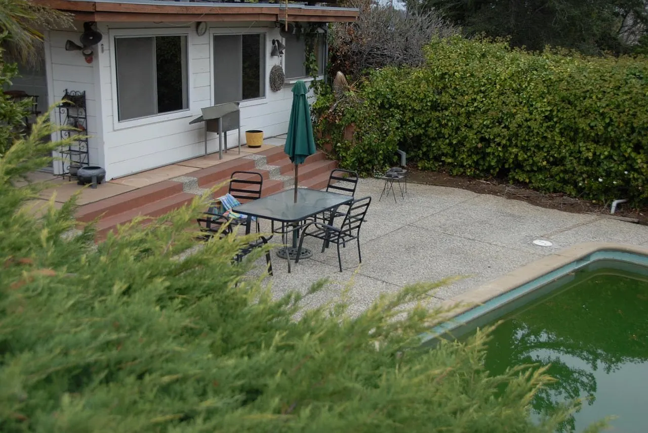 494 Knoll Dr photo 1