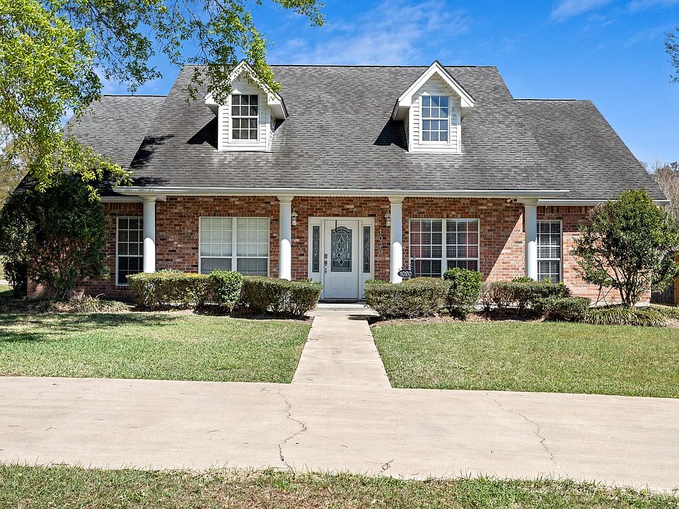 1st image of 1020 Magnolia Trce