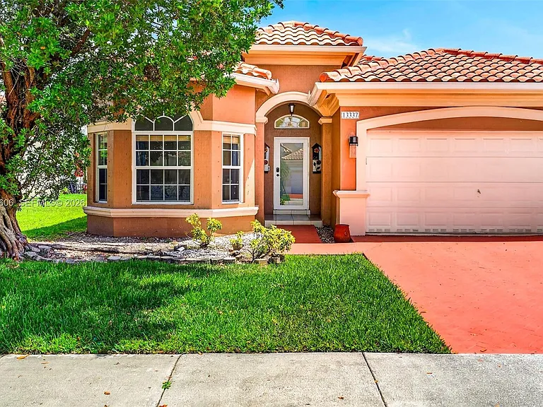 13337 SW 52nd St — Photo 3